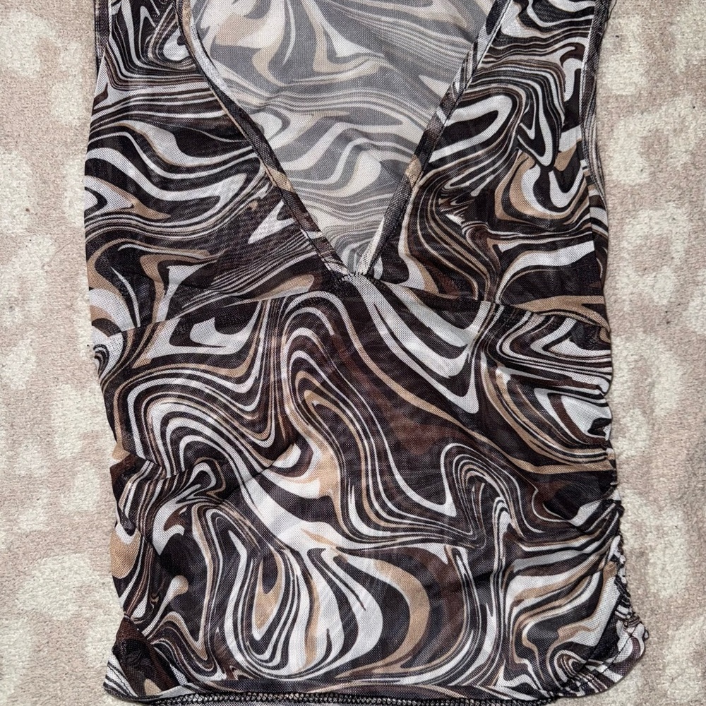 Abstract Swirl Mesh Top